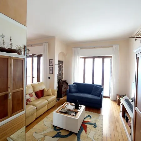 Polanesi Sea View Apartment Sori