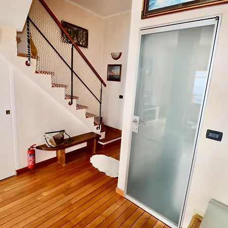 Polanesi Sea View Apartment Sori
